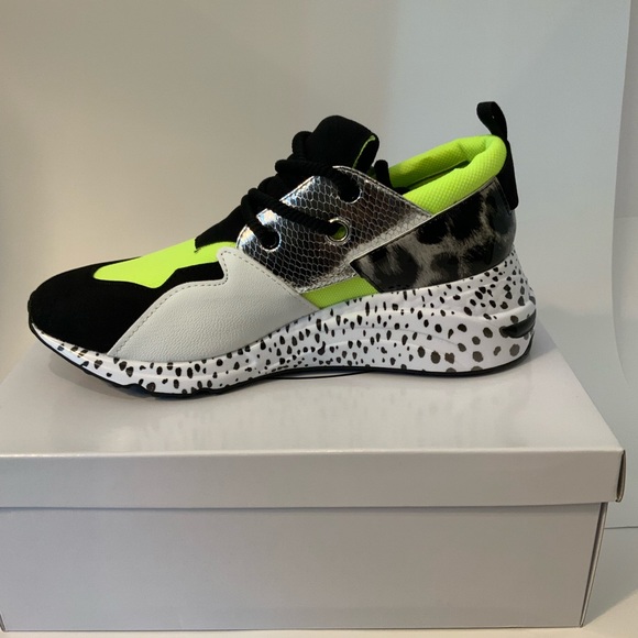 🚫SOLD🚫 Steve Madden (9) Cliff - Picture 5 of 7